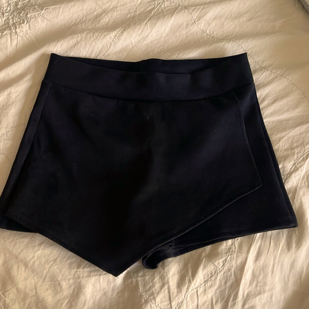 Black skort